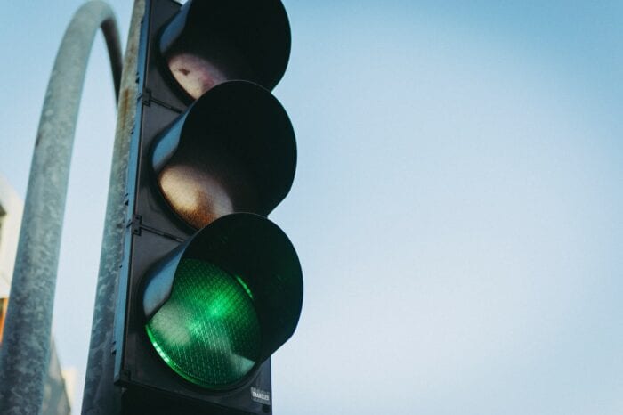 a stoplight to signal right-of-way for white cane users